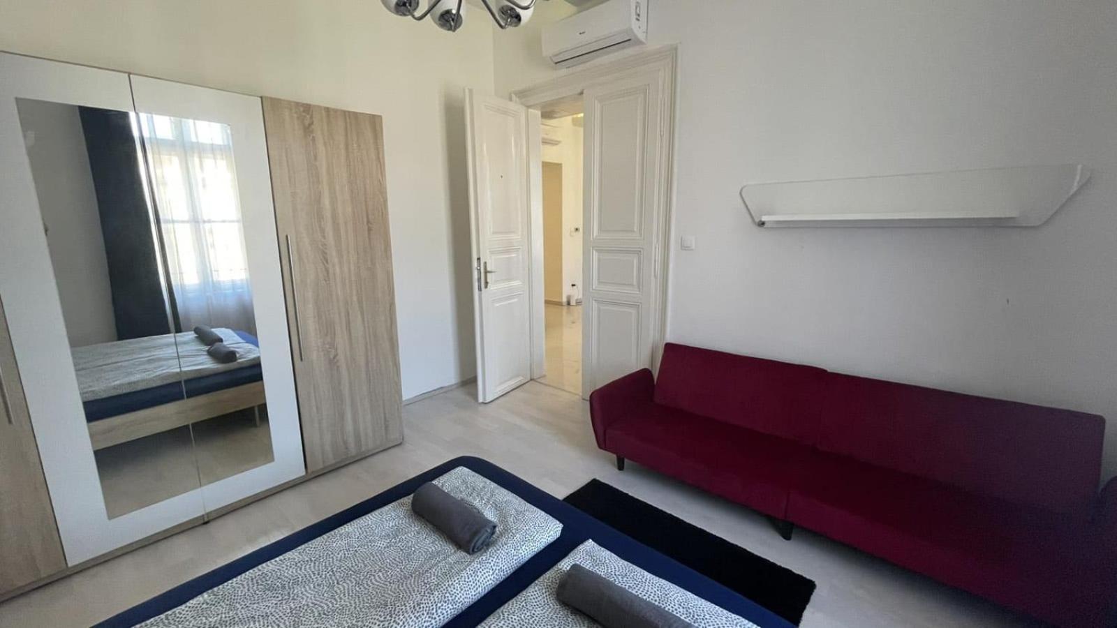 Designer Andrassy Hostal *